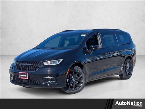 New 2026 Chrysler Pacifica Select image 1