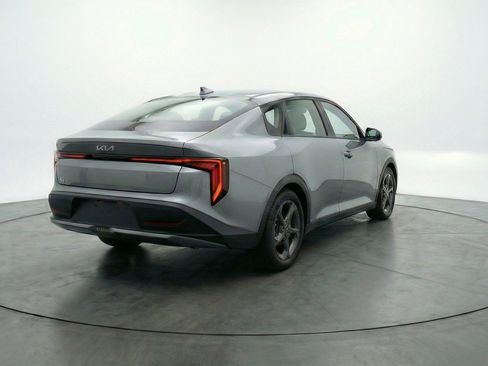 Used 2025 Kia K4 LXS image 9
