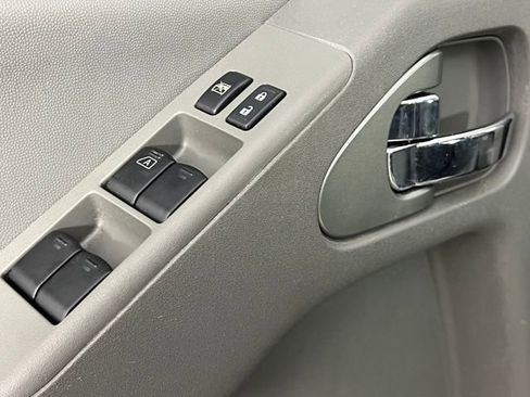 Used 2020 Nissan Frontier SV image 11