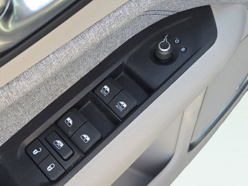 Used 2022 Jeep Compass Latitude w/ Sun and Sound Group image 15