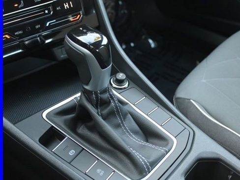 Used 2025 Volkswagen Jetta Sport image 34