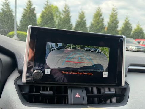 Used 2024 Toyota RAV4 XLE FWD image 18