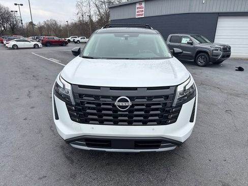 New 2026 Nissan Pathfinder Platinum FWD image 8