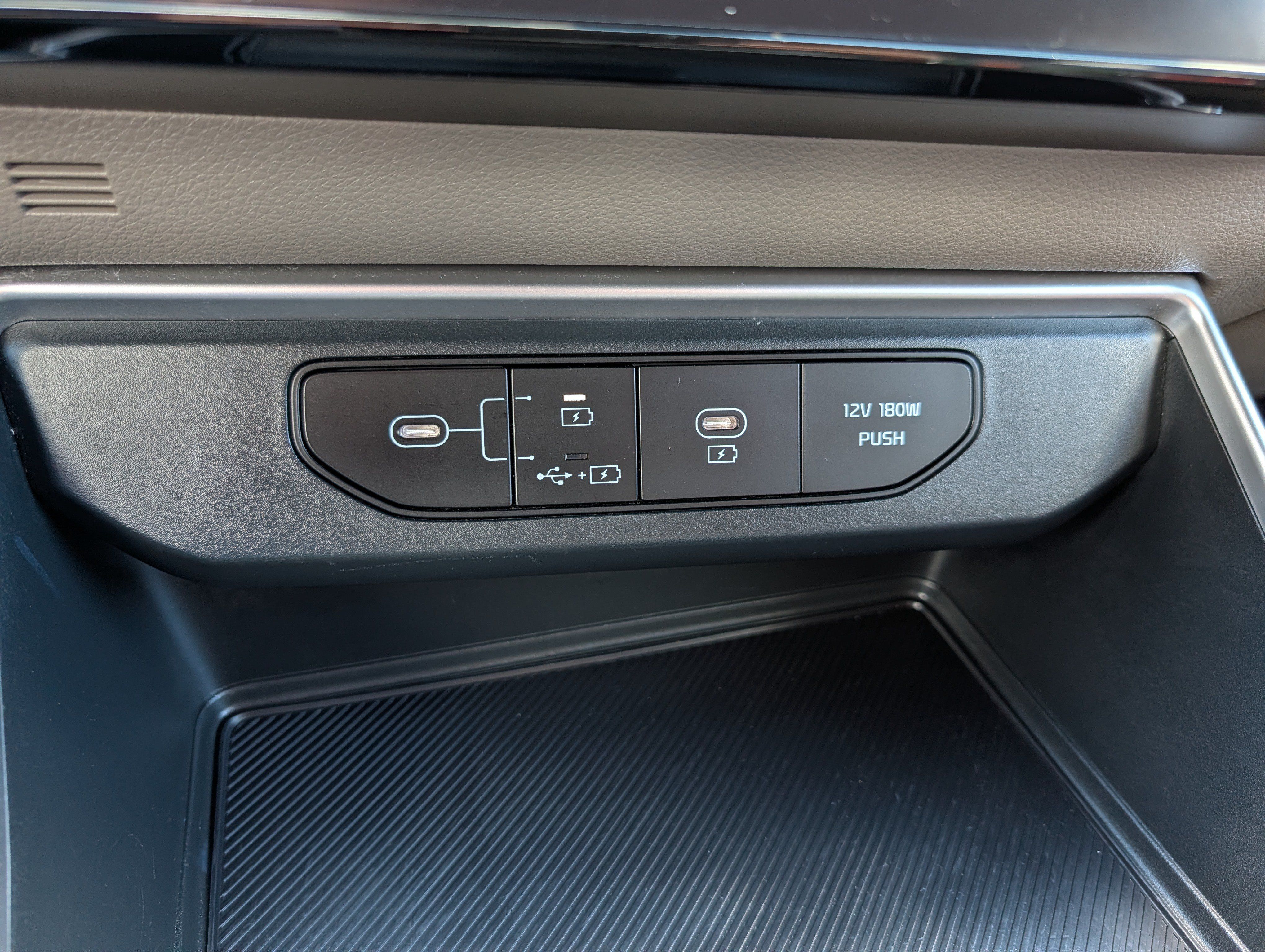 Certified 2025 Kia Carnival FWD image 33