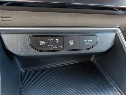 Certified 2025 Kia Carnival FWD image 33