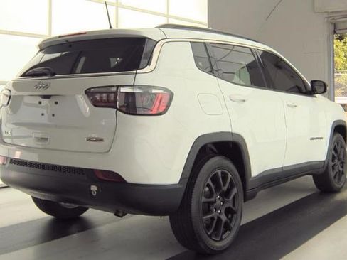 Used 2022 Jeep Compass Latitude AWD/4WD image 3