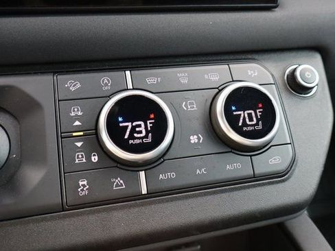 Used 2023 Land Rover Defender 130 X-Dynamic SE image 28