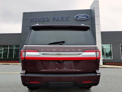 Used 2019 Lincoln Navigator Reserve image 6