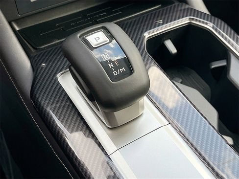 New 2025 Mitsubishi Outlander SE image 17