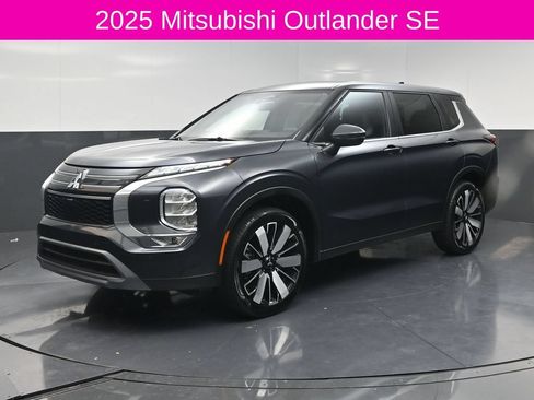 Used 2025 Mitsubishi Outlander SE AWD/4WD image 2