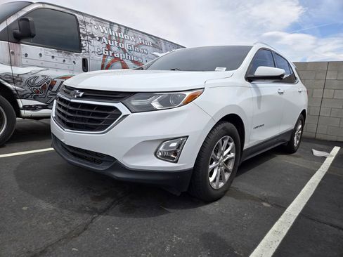 Used 2019 Chevrolet Equinox LT w/ Sun & Navigation Package image 2