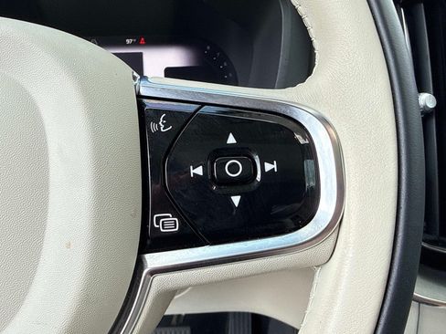 Certified 2024 Volvo XC60 B5 Plus w/ Climate Package AWD/4WD image 33