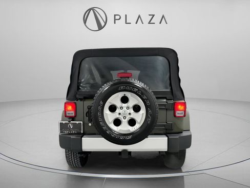 Used 2015 Jeep Wrangler Unlimited Sahara w/ Connectivity Group image 4