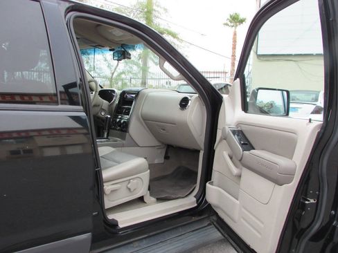 Used 2006 Ford Explorer XLT image 11