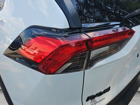 Used 2023 Toyota RAV4 LE AWD/4WD image 14