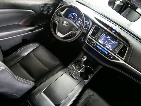 Used 2019 Toyota Highlander Limited Platinum image 9