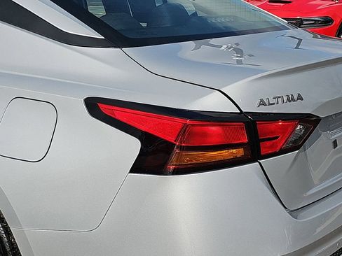 Used 2024 Nissan Altima 2.5 SV image 37