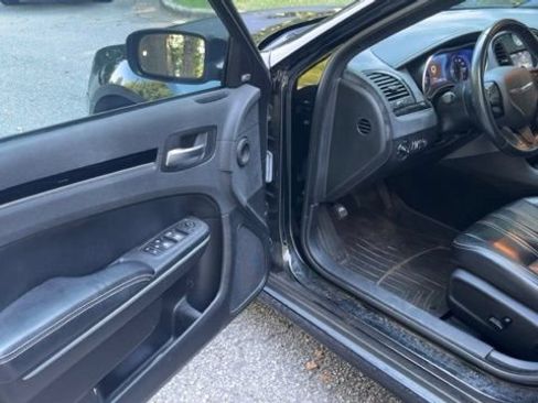 Used 2021 Chrysler 300 S w/ S Model Appearance Package RWD image 4