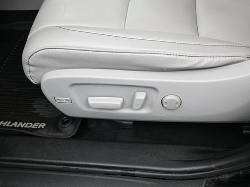 Certified 2019 Toyota Highlander XLE image 21