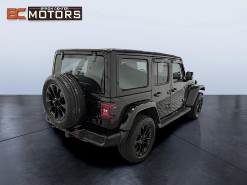 Used 2022 Jeep Wrangler Unlimited Sahara AWD/4WD image 6