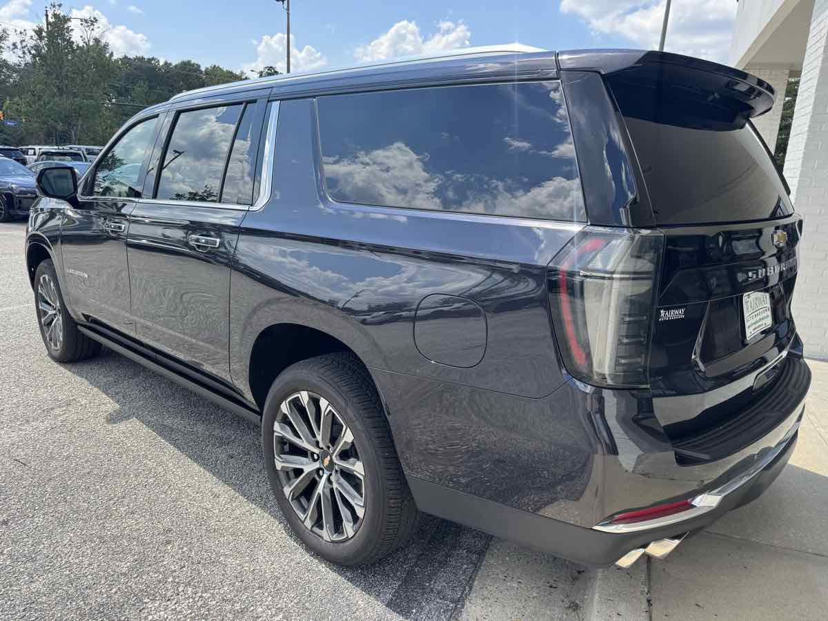 Used 2026 Chevrolet Suburban High Country RWD image 46