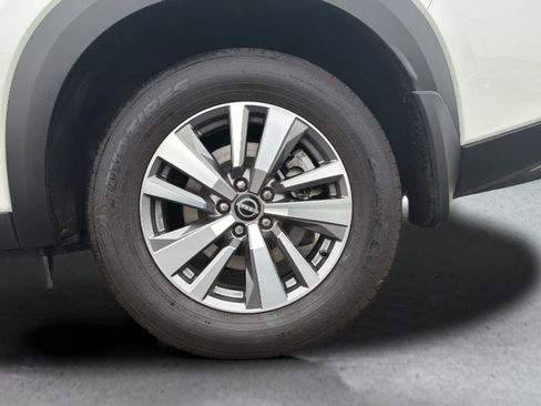 Used 2023 Nissan Pathfinder SL AWD/4WD image 29
