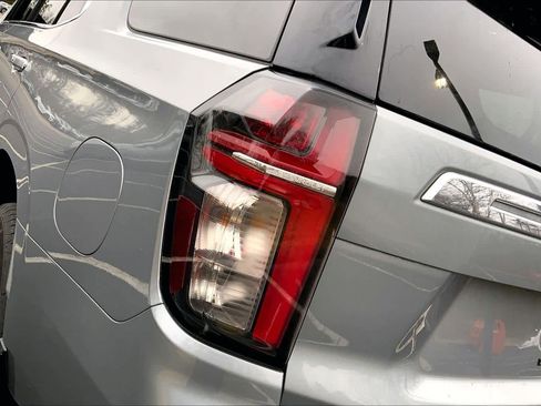 Used 2024 Chevrolet Tahoe Premier w/ Premium Package image 26