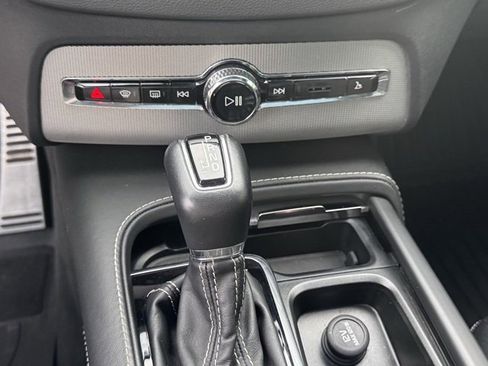 Used 2020 Volvo XC90 T6 R-Design w/ Protection Package Premier image 28