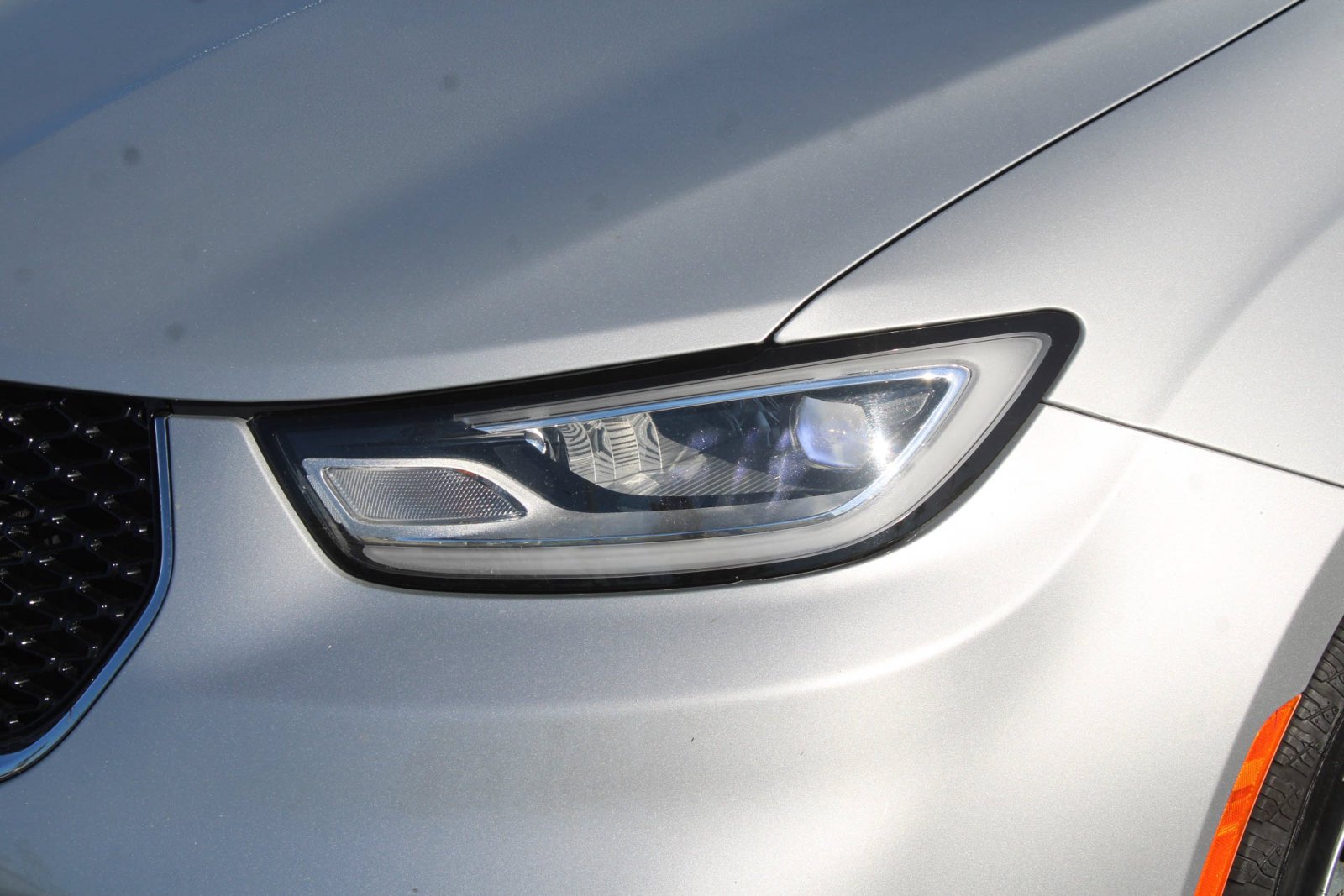Used 2024 Chrysler Pacifica Touring-L FWD image 9