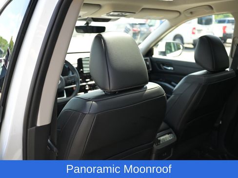 Used 2023 Nissan Pathfinder SL w/ SL Premium Package AWD/4WD image 32