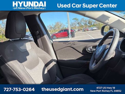 Used 2014 Jeep Cherokee Latitude w/ Comfort/Convenience Group image 8