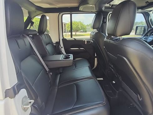 Certified 2024 Jeep Wrangler Unlimited Sahara w/ Technology Group AWD/4WD image 37