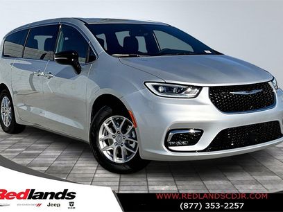 New 2026 Chrysler Pacifica Select