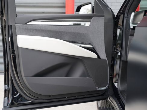 Used 2026 Cadillac Escalade V w/ LPO, ONYX Package image 15