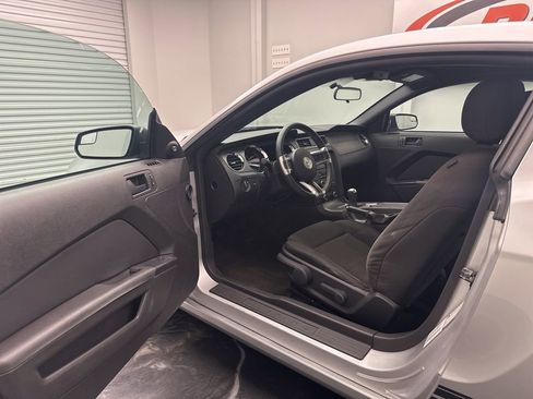 Used 2013 Ford Mustang Coupe image 5
