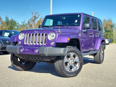 Used 2017 Jeep Wrangler Unlimited Sahara w/ Connectivity Group image 35