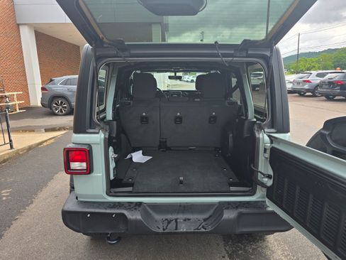 Used 2023 Jeep Wrangler Unlimited Sport AWD/4WD image 11