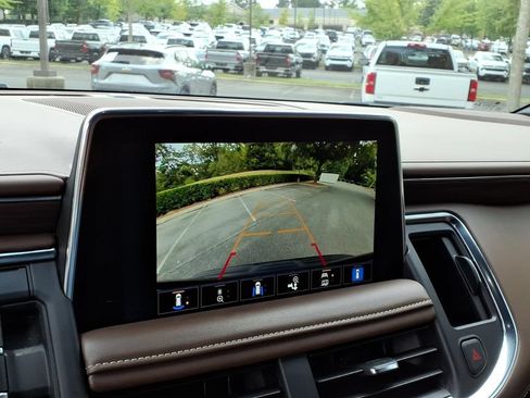 Certified 2023 Chevrolet Suburban High Country w/ Premium Package 2 AWD/4WD image 5