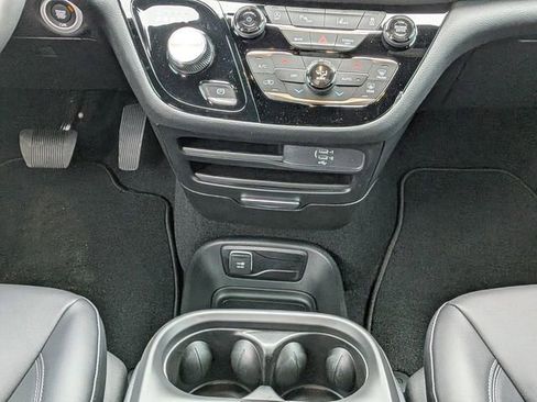 New 2026 Chrysler Pacifica Select FWD image 19