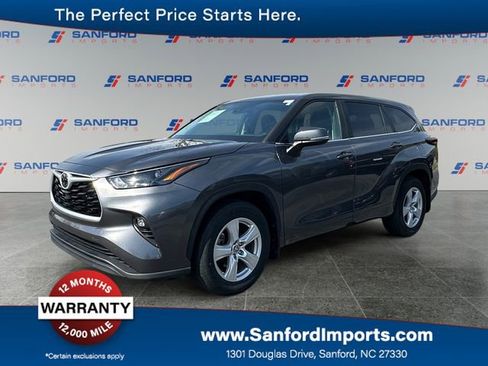 Used 2024 Toyota Highlander LE image 1