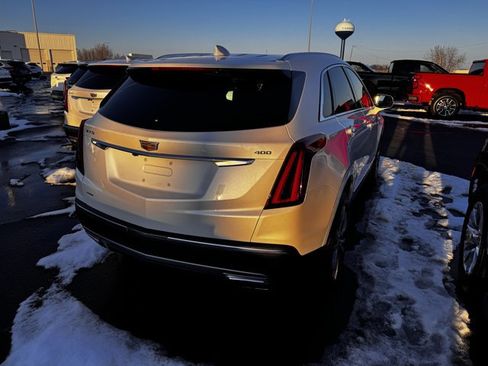 Used 2025 Cadillac XT5 Premium Luxury image 2