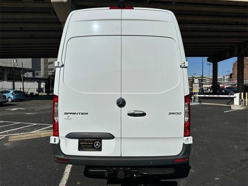 Used 2025 Mercedes-Benz Sprinter 2500 image 6