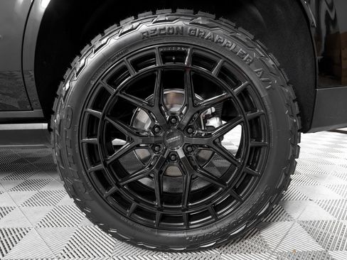 Used 2026 GMC Yukon Denali Ultimate AWD/4WD image 37