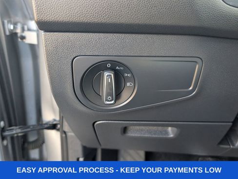 Used 2024 Volkswagen Tiguan SE image 29