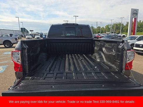 Used 2018 Nissan Titan SV AWD/4WD image 35