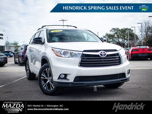Used 2016 Toyota Highlander XLE image 1