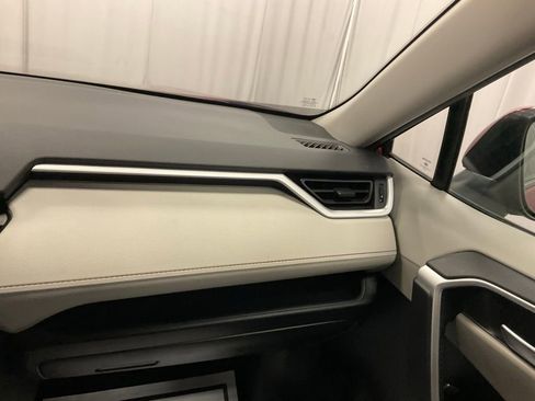 Used 2020 Toyota RAV4 XLE image 26