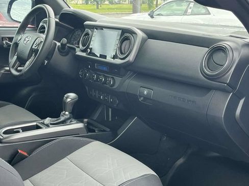 Used 2021 Toyota Tacoma TRD Off-Road w/ Technology Package AWD/4WD image 24