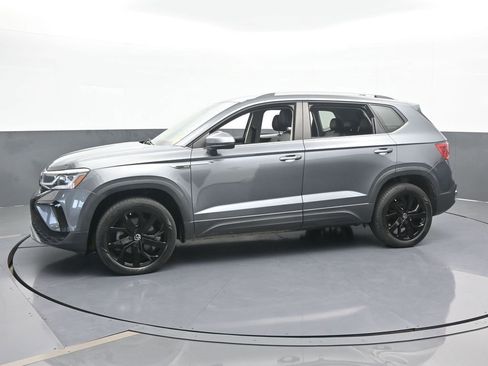 Used 2022 Volkswagen Taos SEL w/ Panoramic Sunroof Package image 2