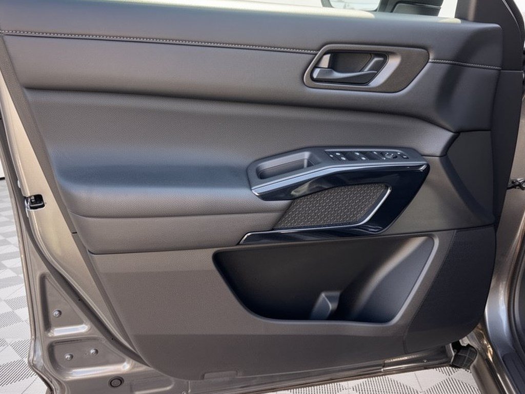 Certified 2025 Nissan Pathfinder SV FWD image 18